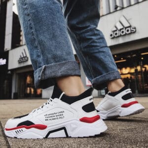 Sports shoes